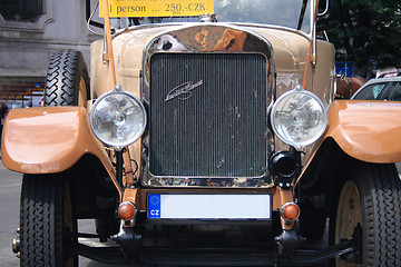 Image showing historical car 