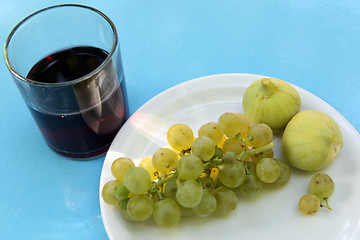 Image showing red wine figs and grapes