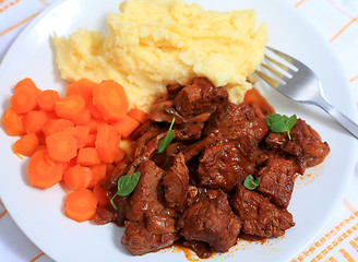 Image showing Boeuf bourguignonne meal from above