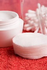 Image showing cream and cotton pads