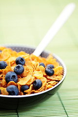 Image showing corn flakes with blueberry fruits
