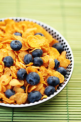 Image showing corn flakes with blueberry fruits