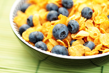 Image showing corn flakes with blueberry fruits