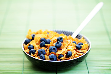 Image showing corn flakes with blueberry fruits