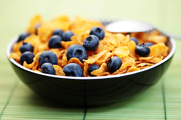 Image showing corn flakes with blueberry fruits