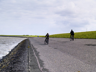 Image showing bicyclists at the dike