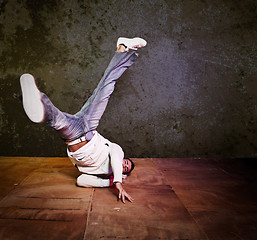 Image showing Hispanic male hip-hop dancing