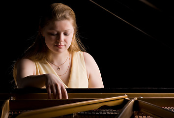 Image showing pianist