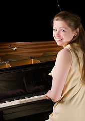 Image showing pianist