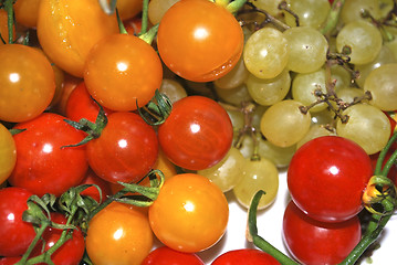 Image showing tomatoes and grape