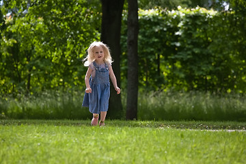 Image showing running girl