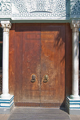 Image showing old building door handle