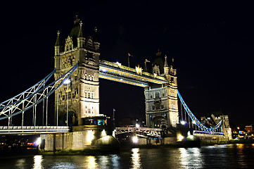 Image showing Tower bridge in London at night