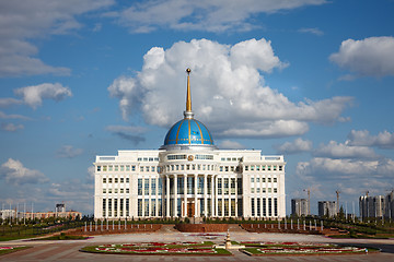 Image showing President palace.