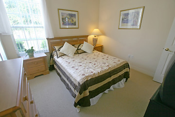 Image showing Queen Bedroom