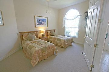 Image showing Twin Bedroom