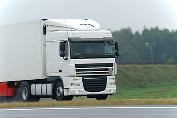 Image showing White lorry on wet road