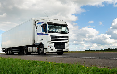 Image showing white lorry with white trailer