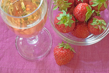 Image showing Strawberry and champagne