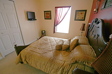 Image showing Queen Bedroom