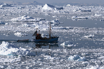 Image showing Fishing boat coming home