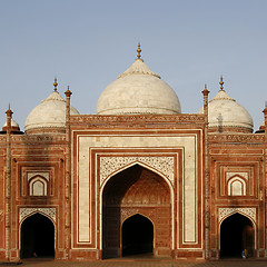 Image showing A mosque (masjid) next to Taj Mahal, Agra, India