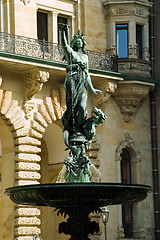 Image showing Statue of the woman, fountain