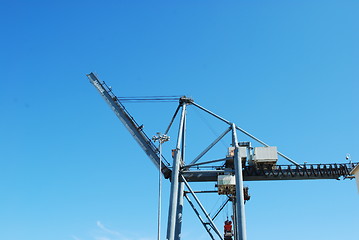 Image showing Heavy crane to move/load containers at Seaport