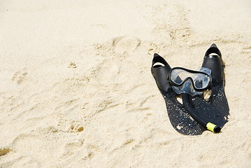 Image showing Snorkel equipment on a tropical sandy beach