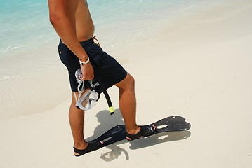 Image showing Young man ready to go snorkeling