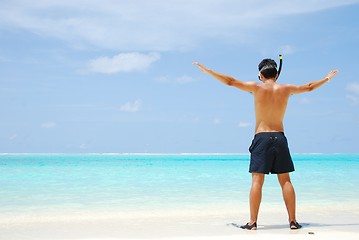 Image showing Young man ready to go snorkeling (wide open arms)