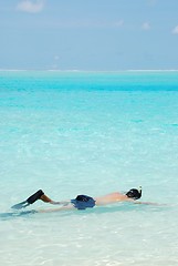 Image showing Young man snorkeling in Maldives (blue ocean water)