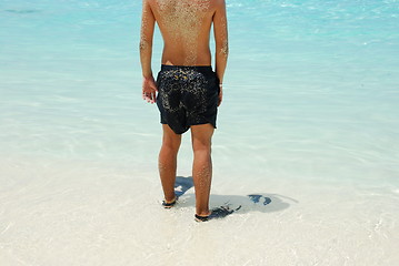 Image showing Young man ready to go snorkeling