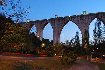 Image showing Aqueduct of the Free Waters in Lisbon (car motion)