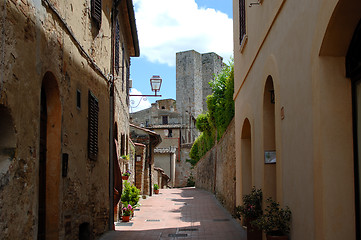 Image showing Street in San Gimognano