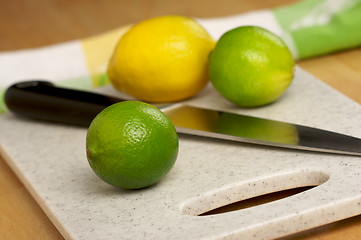 Image showing Limes, Lemons and Knife