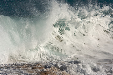 Image showing Dramatic Shorebreak Wave