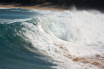 Image showing Dramatic Shorebreak Wave