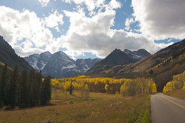 Image showing Road to Maroon Bells and Maroon Lake