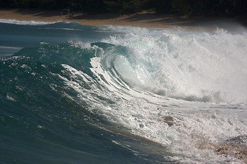 Image showing Dramatic Shorebreak Wave