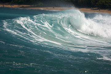 Image showing Dramatic Shorebreak Wave