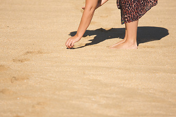 Image showing Woman Shell Searching