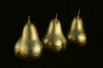 Image showing Golden Pears in A Row 