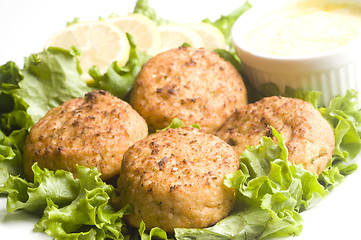 Image showing lobster cakes with lemon wedges tartar sauce