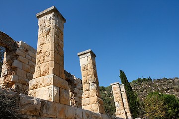 Image showing Colonnade of the ruins of ancient house in Sataf near Jerusalem, Israel