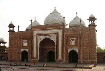 Image showing A mosque (masjid) next to Taj Mahal, Agra, India