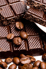 Image showing coffee beans with chocolate