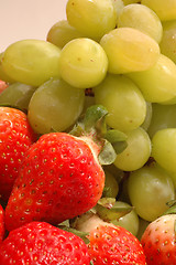 Image showing grapes strawberries