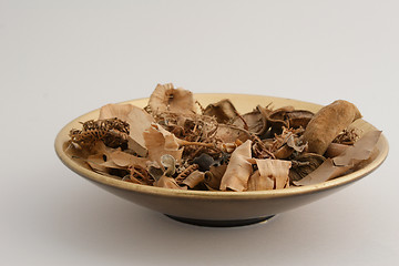 Image showing Dish of pot pourri