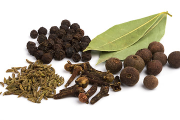 Image showing bay leafs, cloves, caraway and black pepper